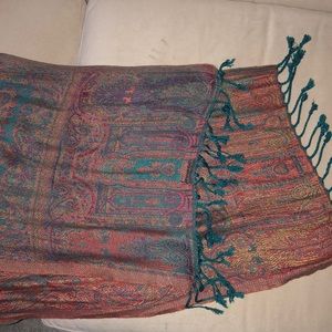 NWOT Beautiful colorful pattern designed soft scarf